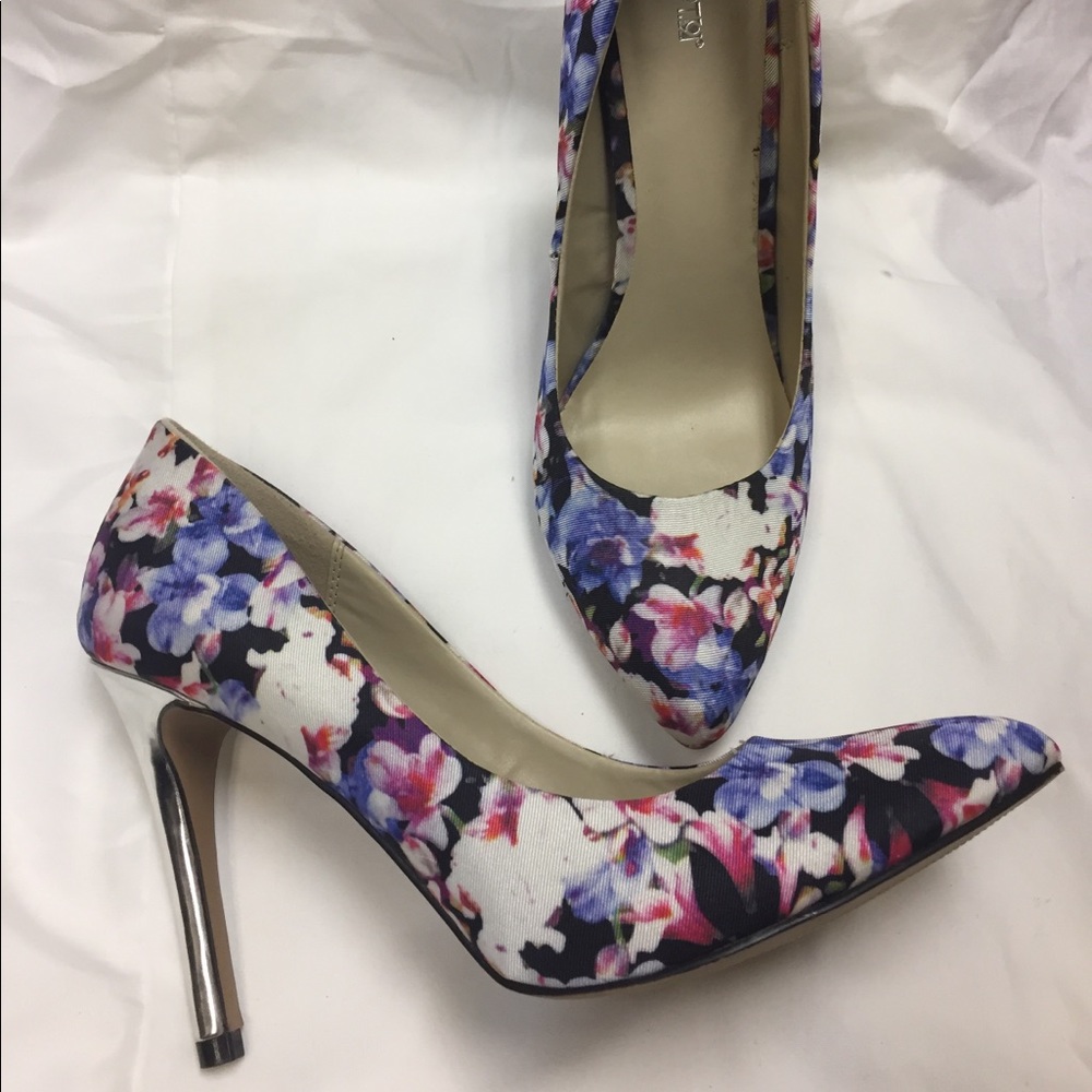 Floral and metallic 4” high heels - 7.5 M